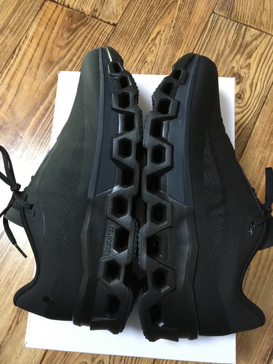 온러닝 파프 클라우드몬스터2 블랙 판매합니다  상품이미지4