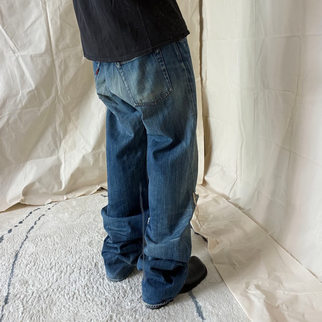 Distressed Straight Leg Selvedge Jeans 상품이미지3