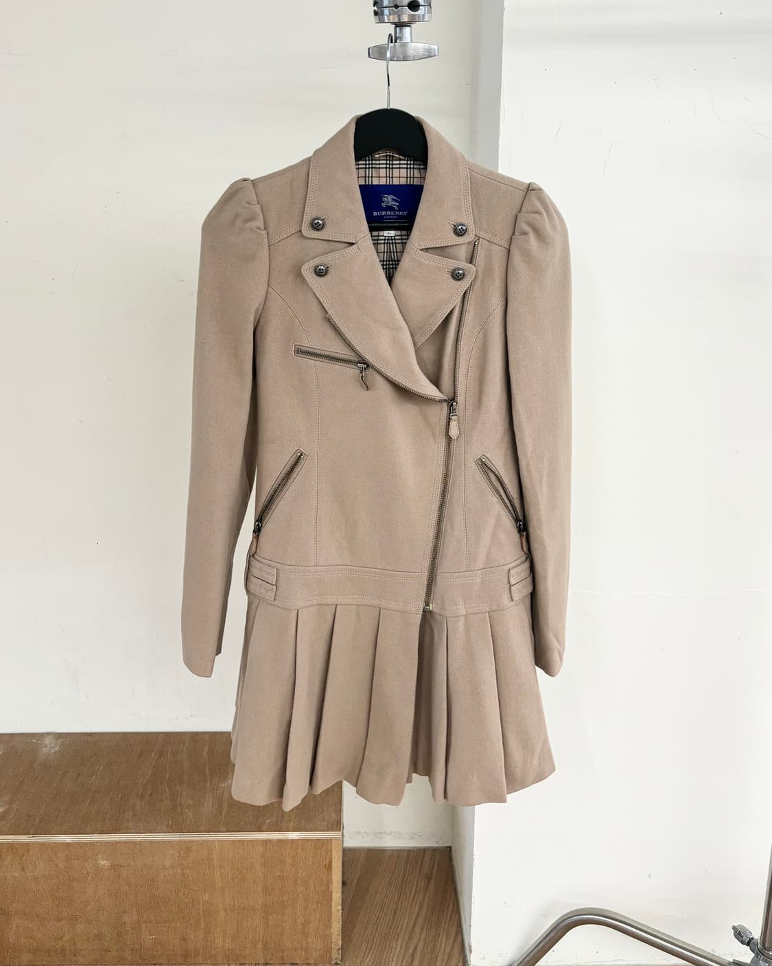 버버리 블루 라벨 플리츠 바이커 코트 상품이미지1