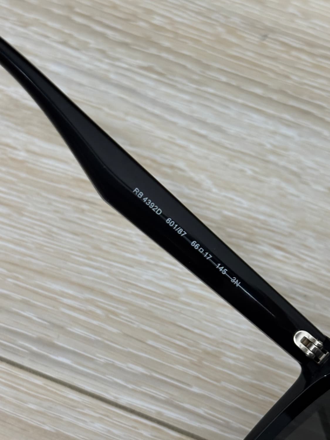 레이밴 RB4392D 폴리쉬드 다크 프레임 상품이미지4