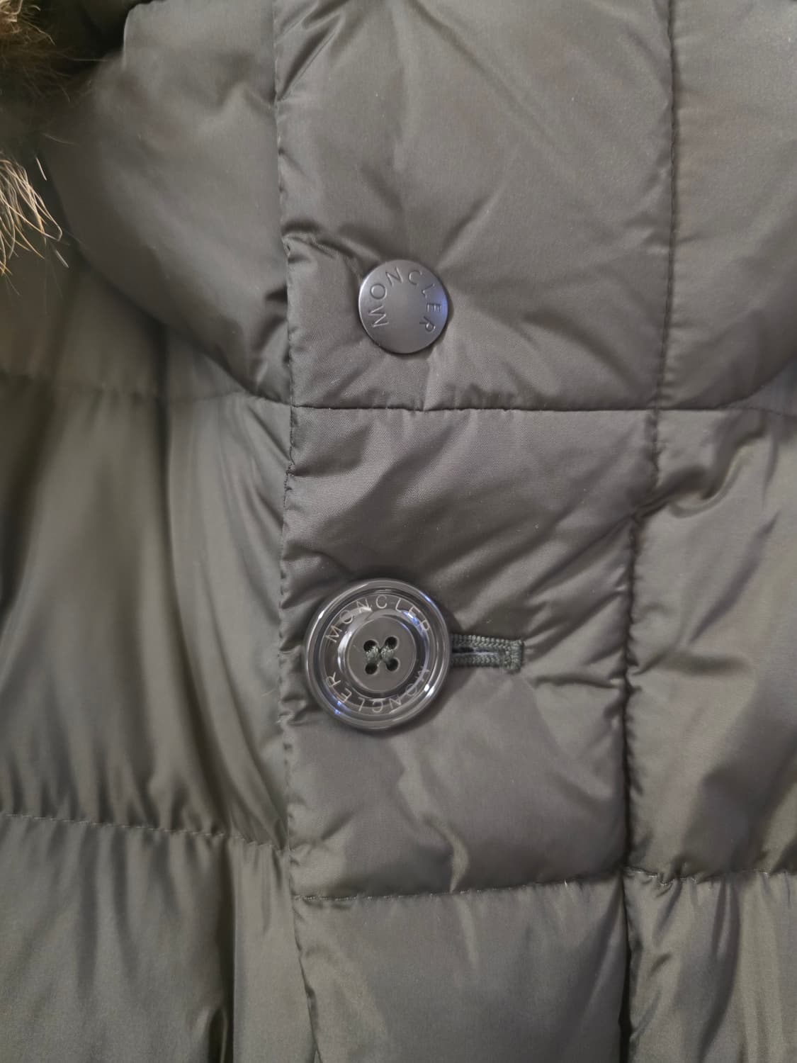 몽클레어 클루니 리얼퍼 카키 3 미사용 상품이미지3