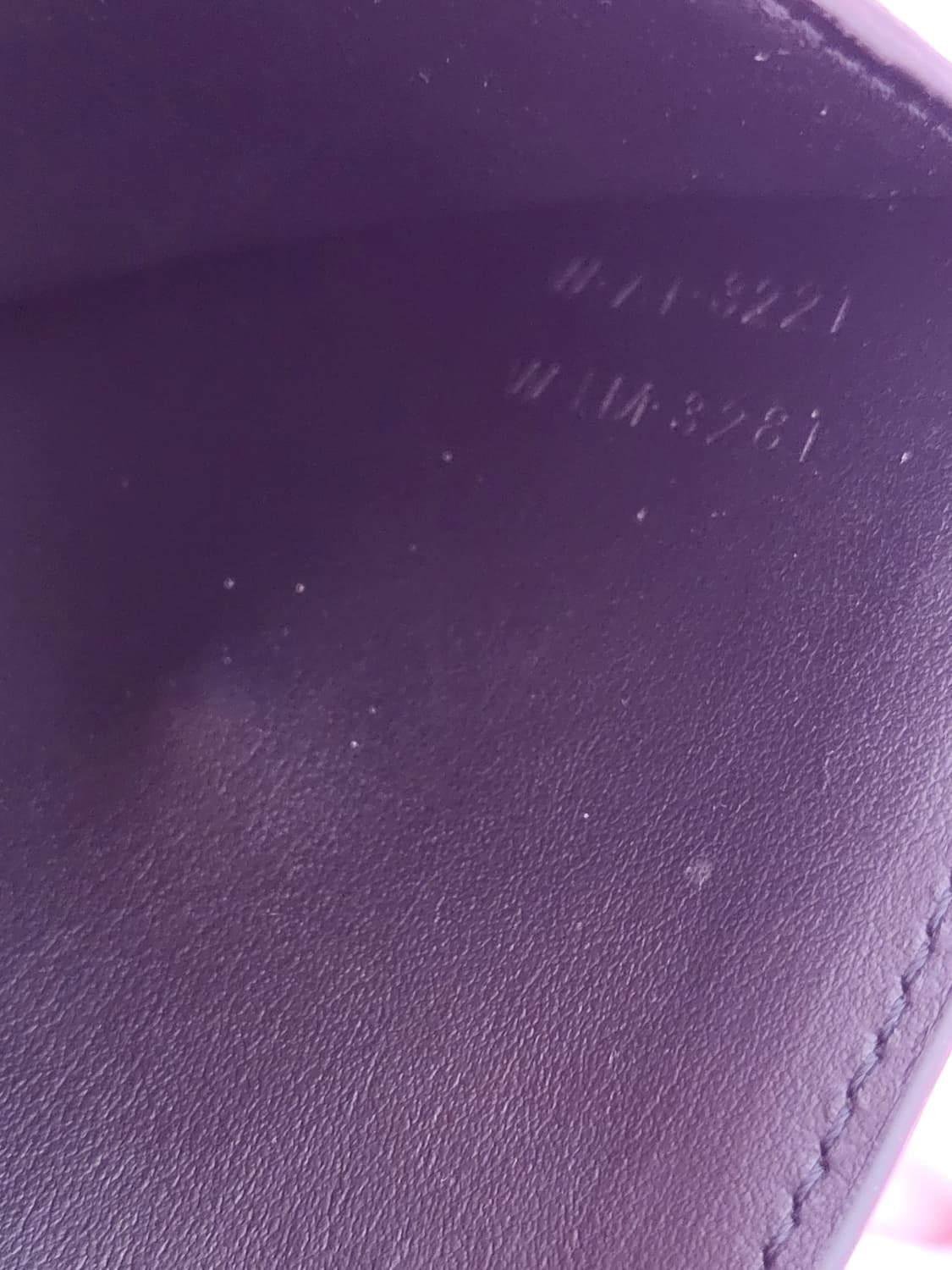 정품)급처상태좋음!셀린느 트리옹프 반지갑 공홈가 97만원 플랩 지갑 상품이미지3