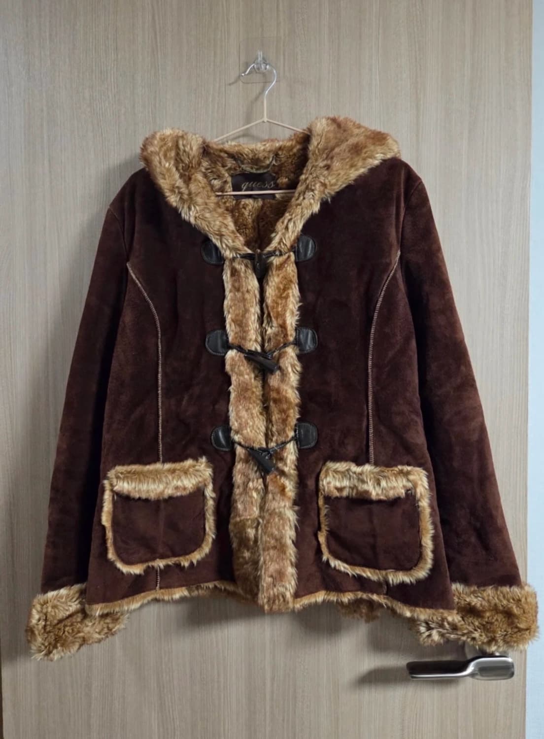 게스 빈티지 후드 하프 스웨이드 퍼 무스탕 코트 상품이미지1