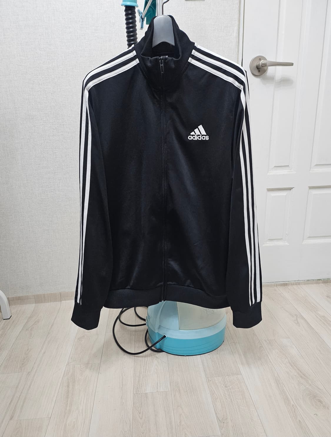 (100)L ☆초대장급☆ 아디다스 에센셜 3st [검흰] 트랙탑져지 상품이미지1