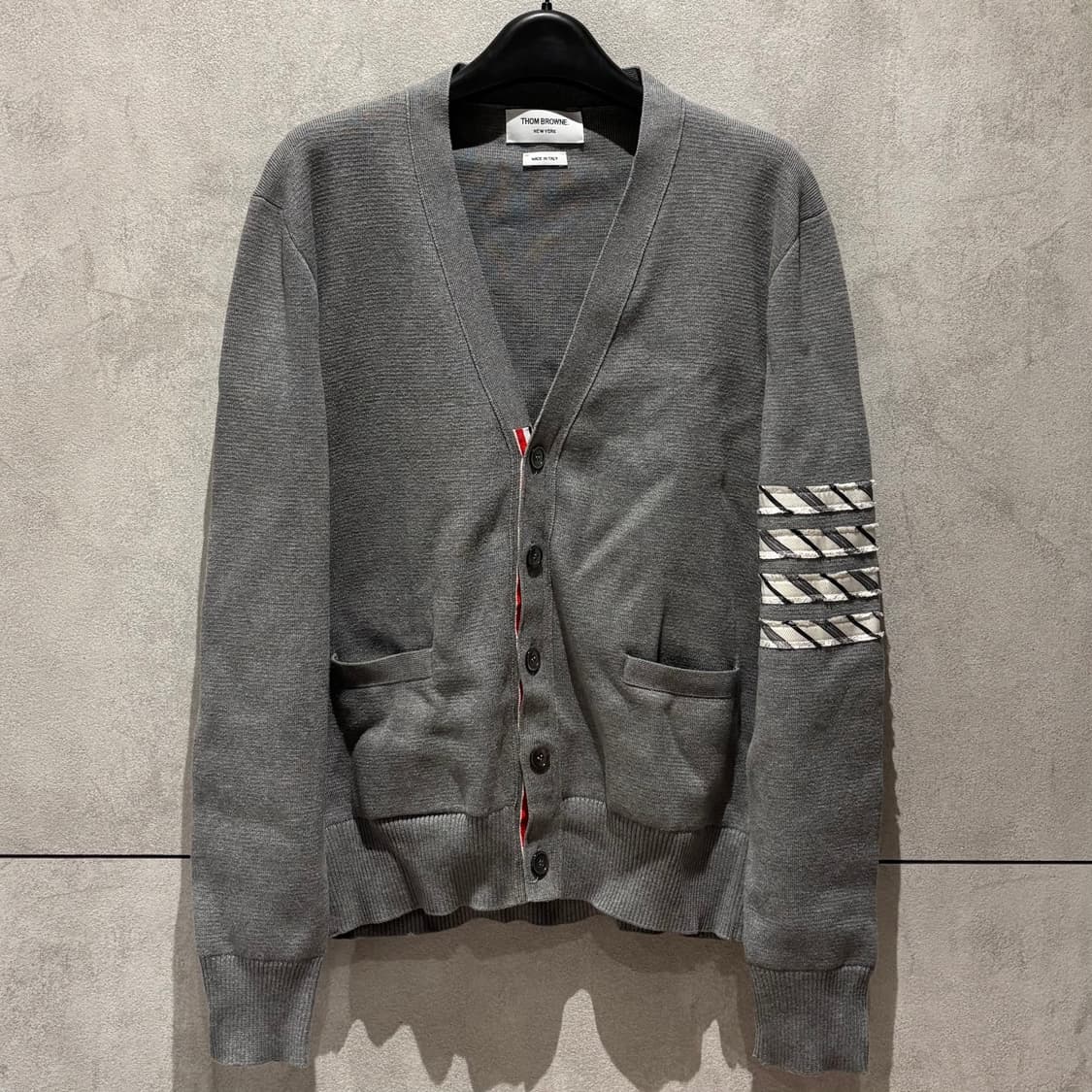 (2)톰브라운 사선완장 밀라노 스티치 시어서커 가디건 상품이미지1