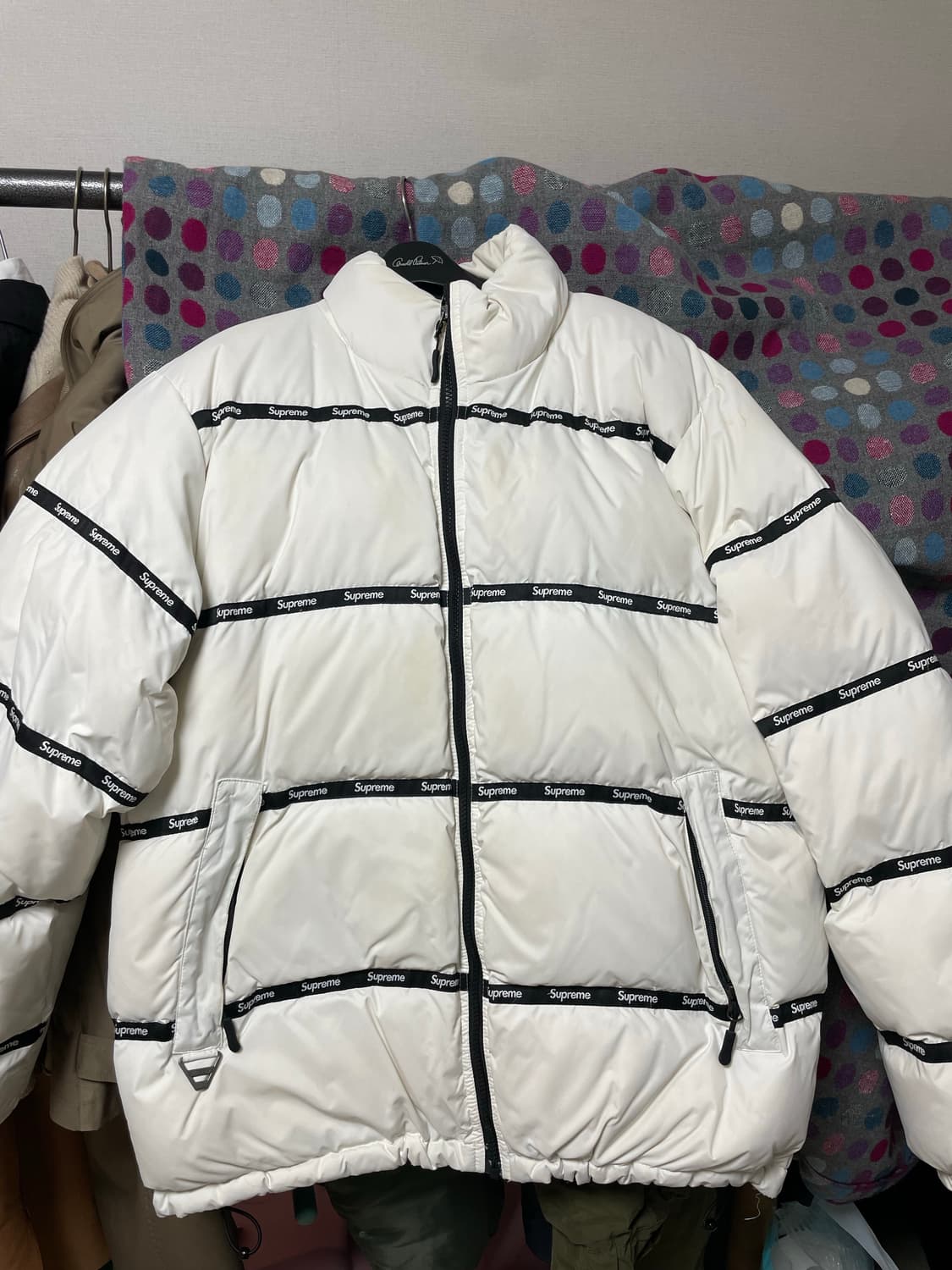 슈프림 로고 테이프 퍼피 패딩 L 상품이미지1