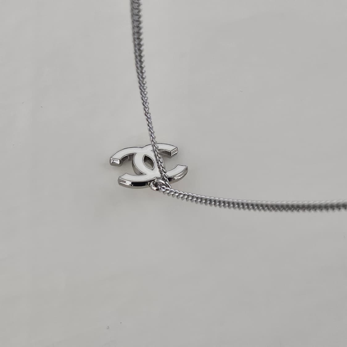 샤넬 빈티지 업사이클링 목걸이 화이트 CC로고 남자 목걸이 남여공용 상품이미지5