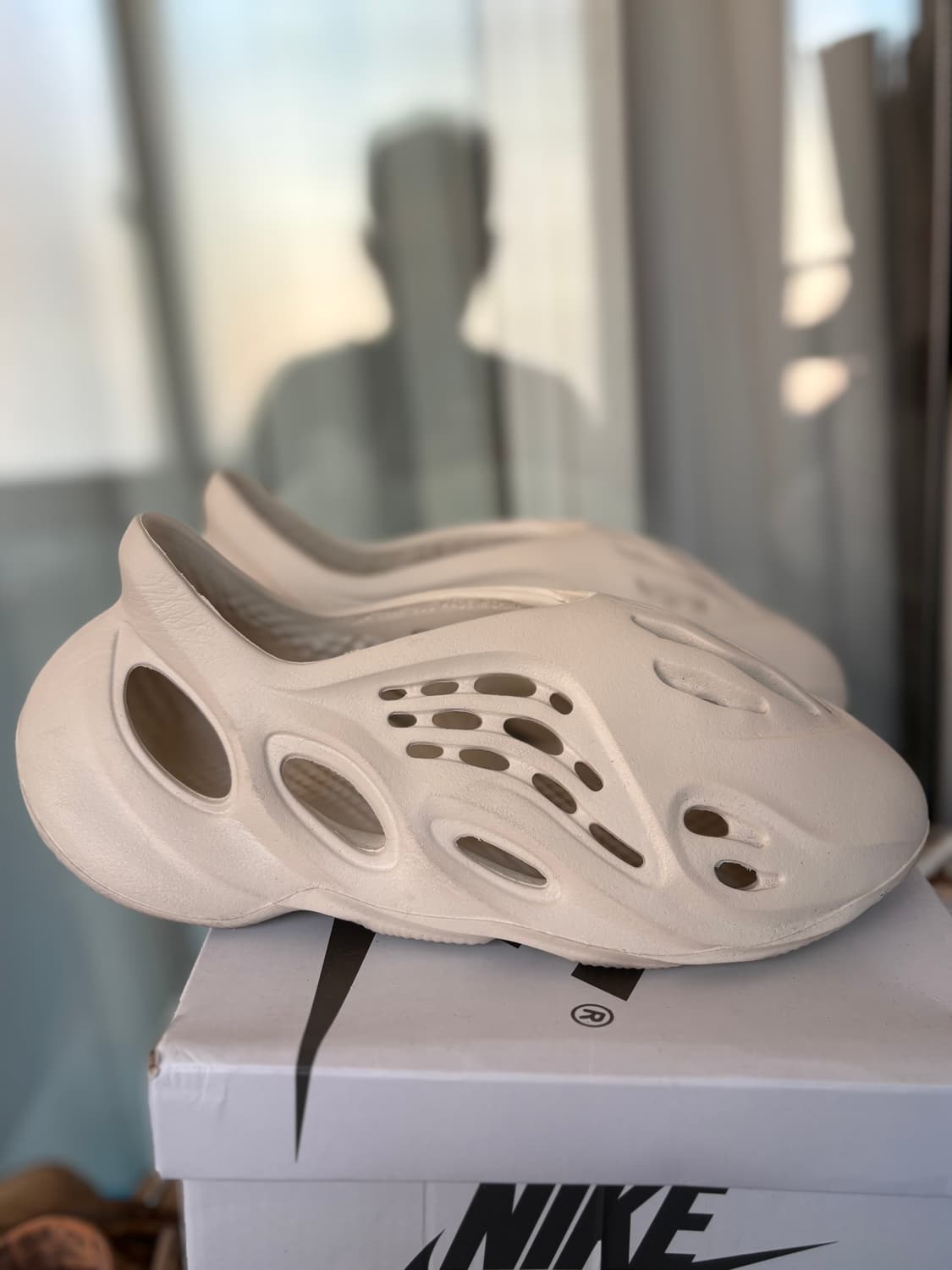 [275] 아디다스 이지 폼러너 샌드 상품이미지1