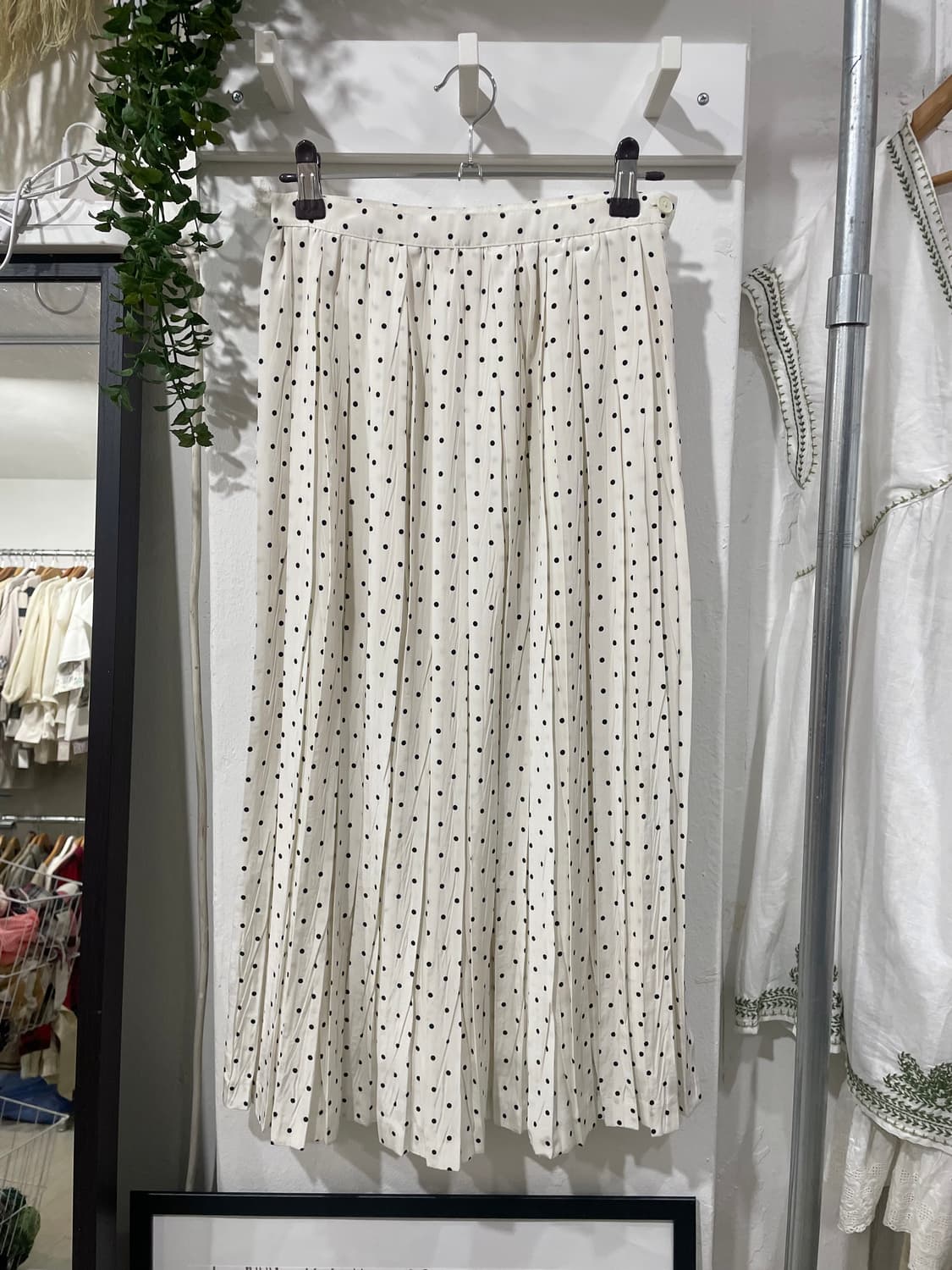 도트 플리츠 미디 스커트 상품이미지8