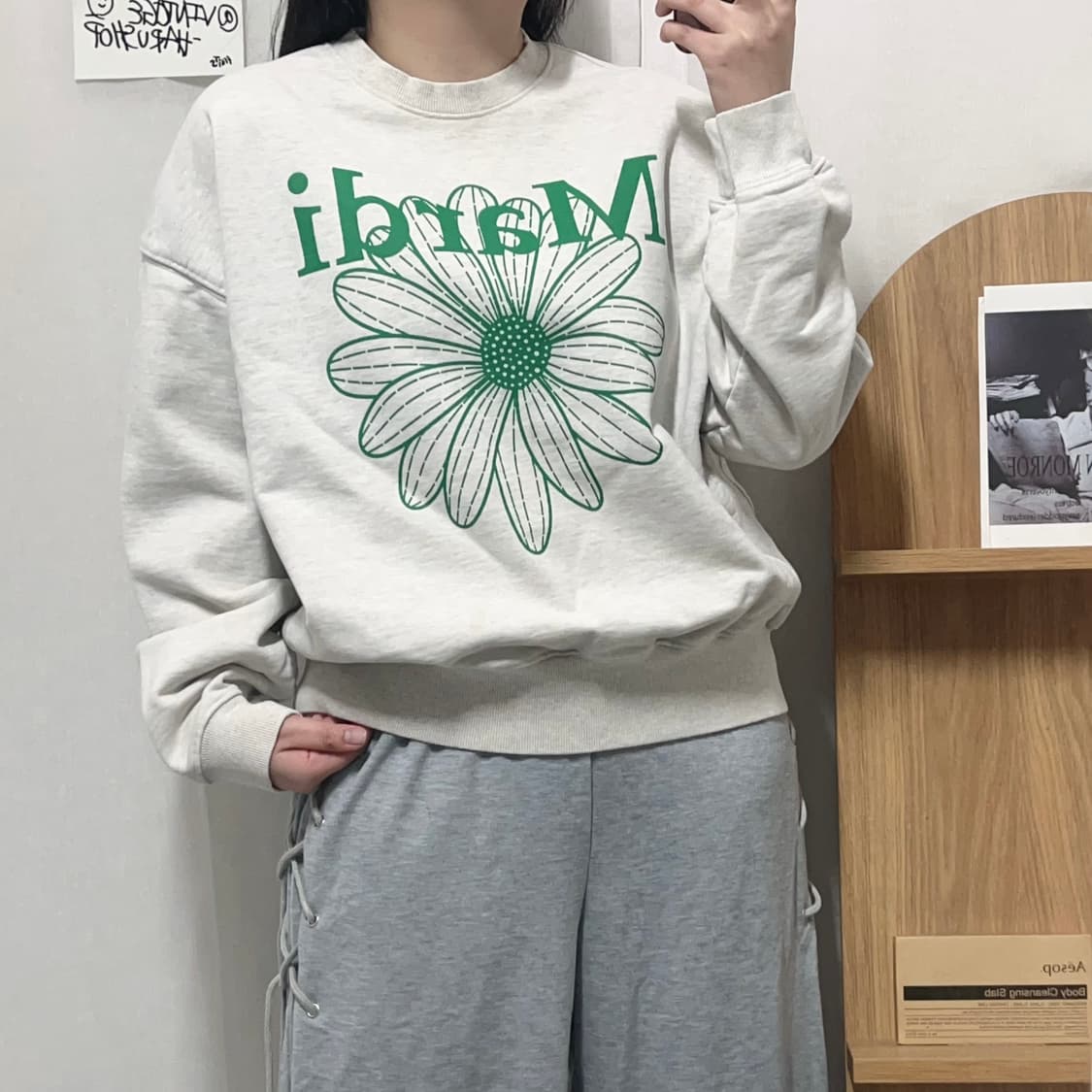 [정품] 마르디메크르디 오트밀 그린로고 맨투맨 [ 실확 ] 상품이미지1