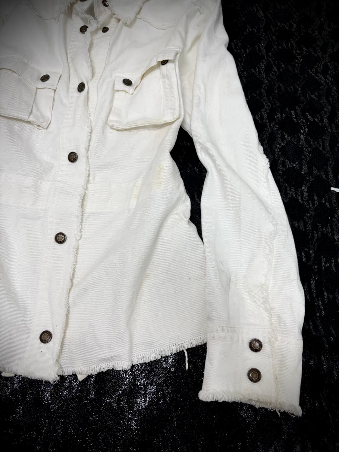 “Vintage” Grunge Cutting Detail White Ja 상품이미지5