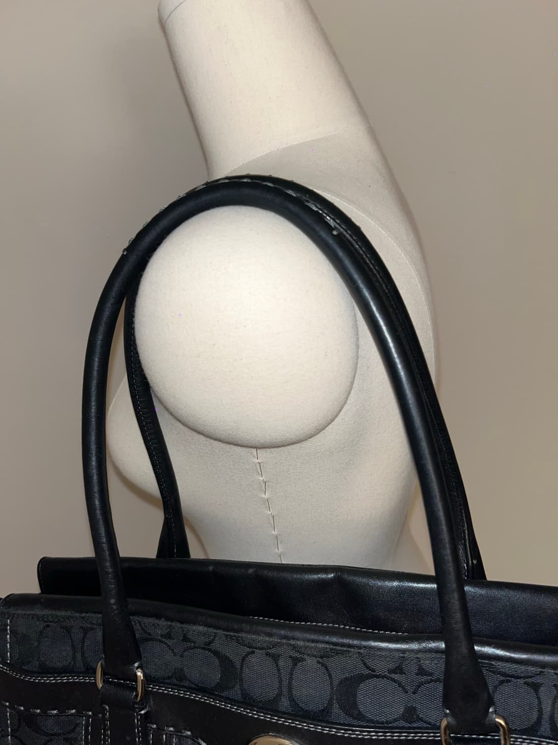 🎉BLACK FRIDAY🎉 Coach all black bag 상품이미지8