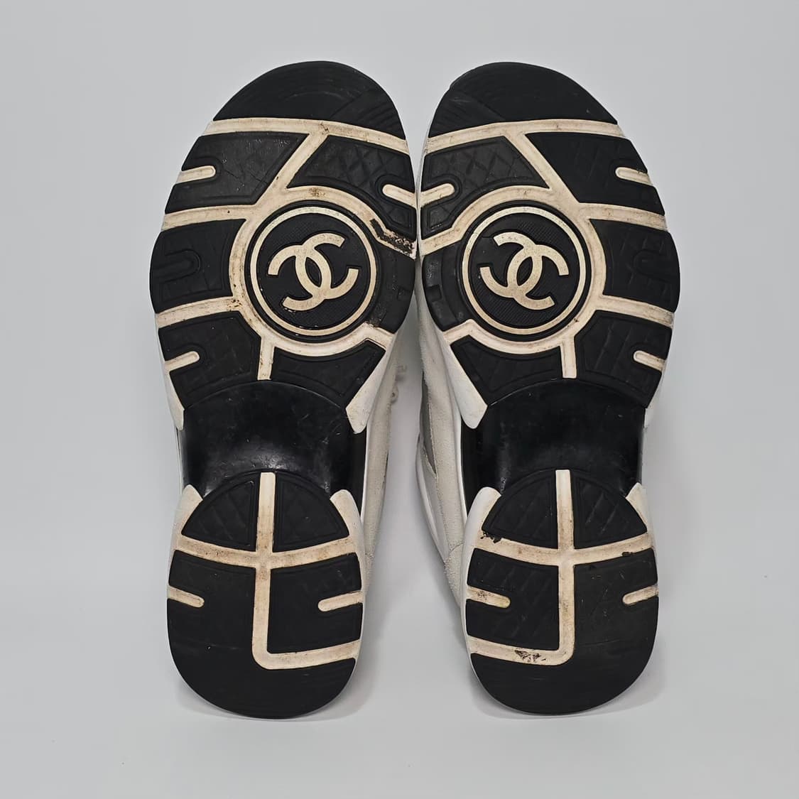 샤넬 CC 로고 레이스업 스니커즈 ( 240 ) 상품이미지7