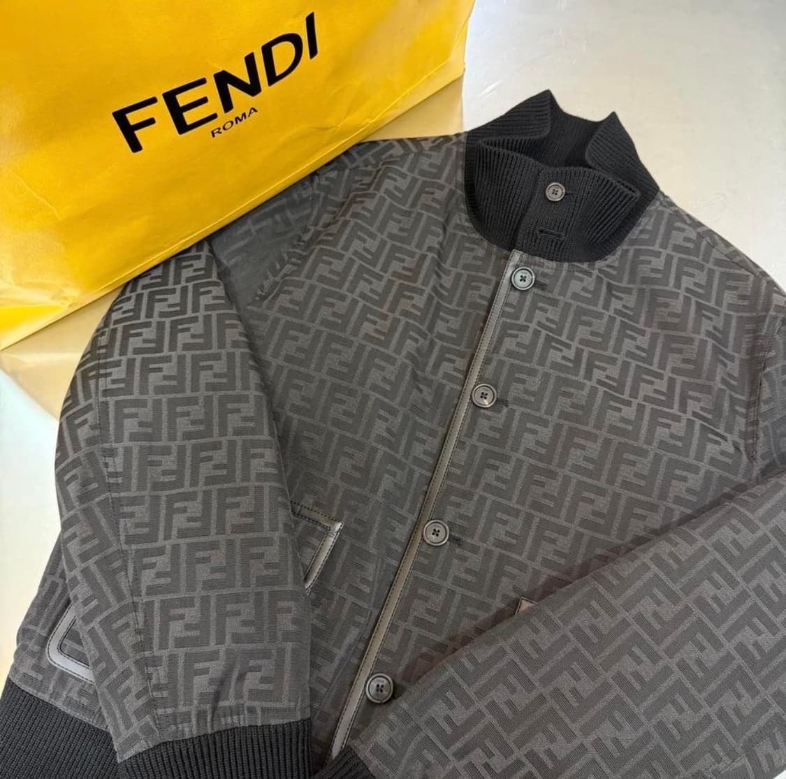 [리오브전포점] 펜디 FF 풀 모티프 패브릭 봄버 자켓 상품이미지3