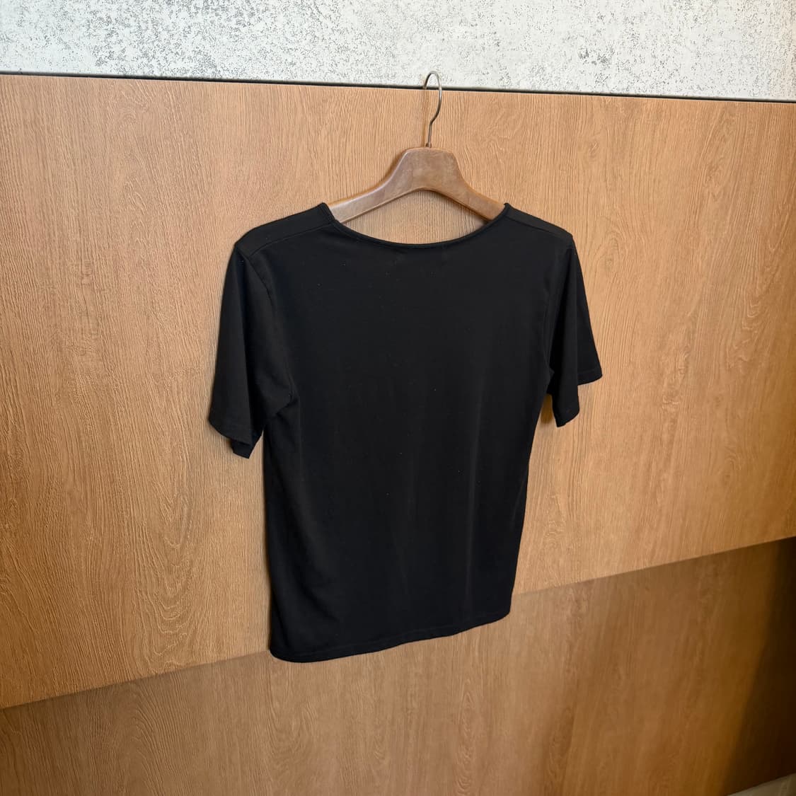 나인 라운드넥 반팔 티셔츠 무지 디테일 레귤러핏 블랙 상품이미지2