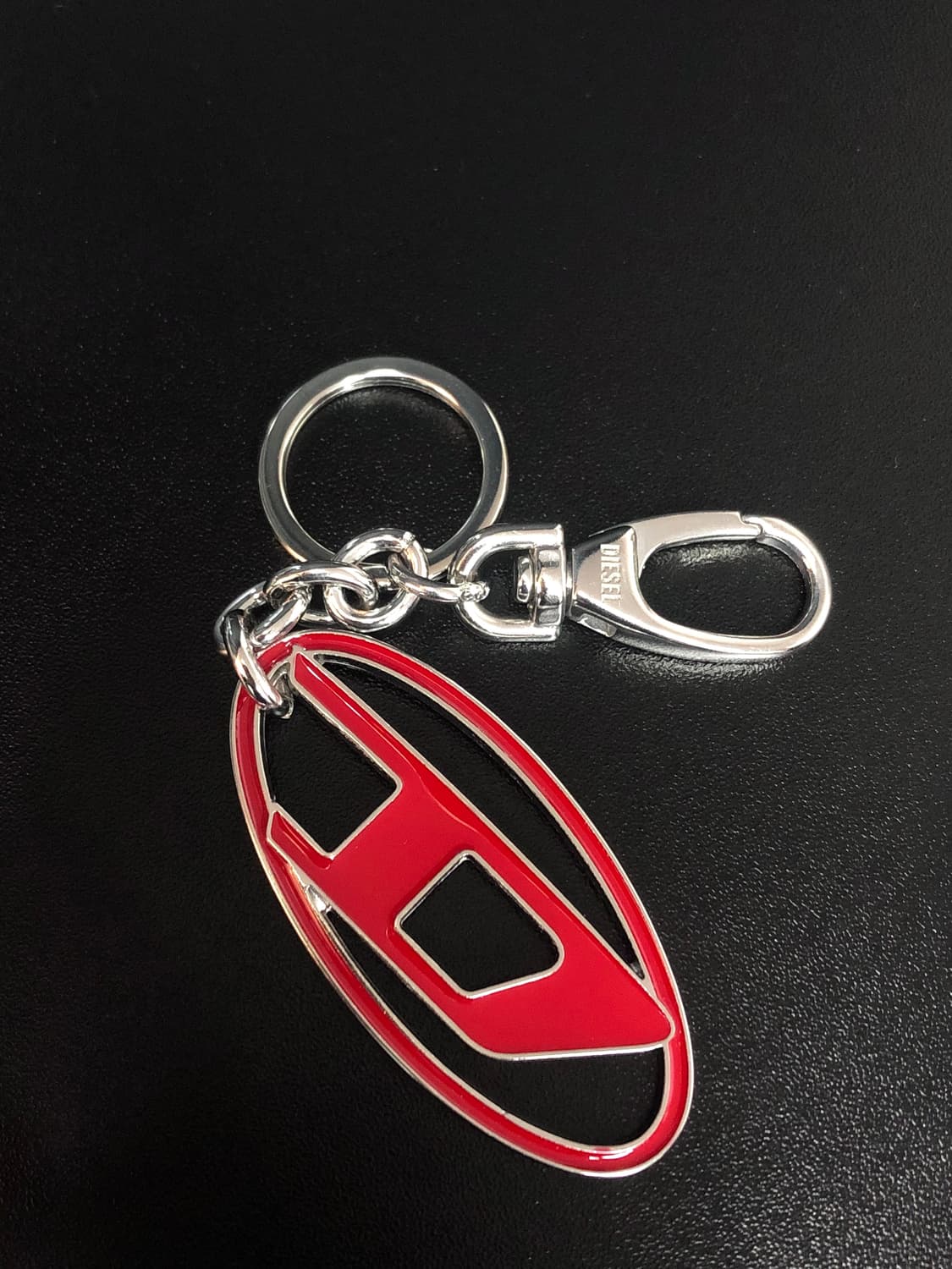 디젤 홀리 b로고 키링 레드 키체인 상품이미지1