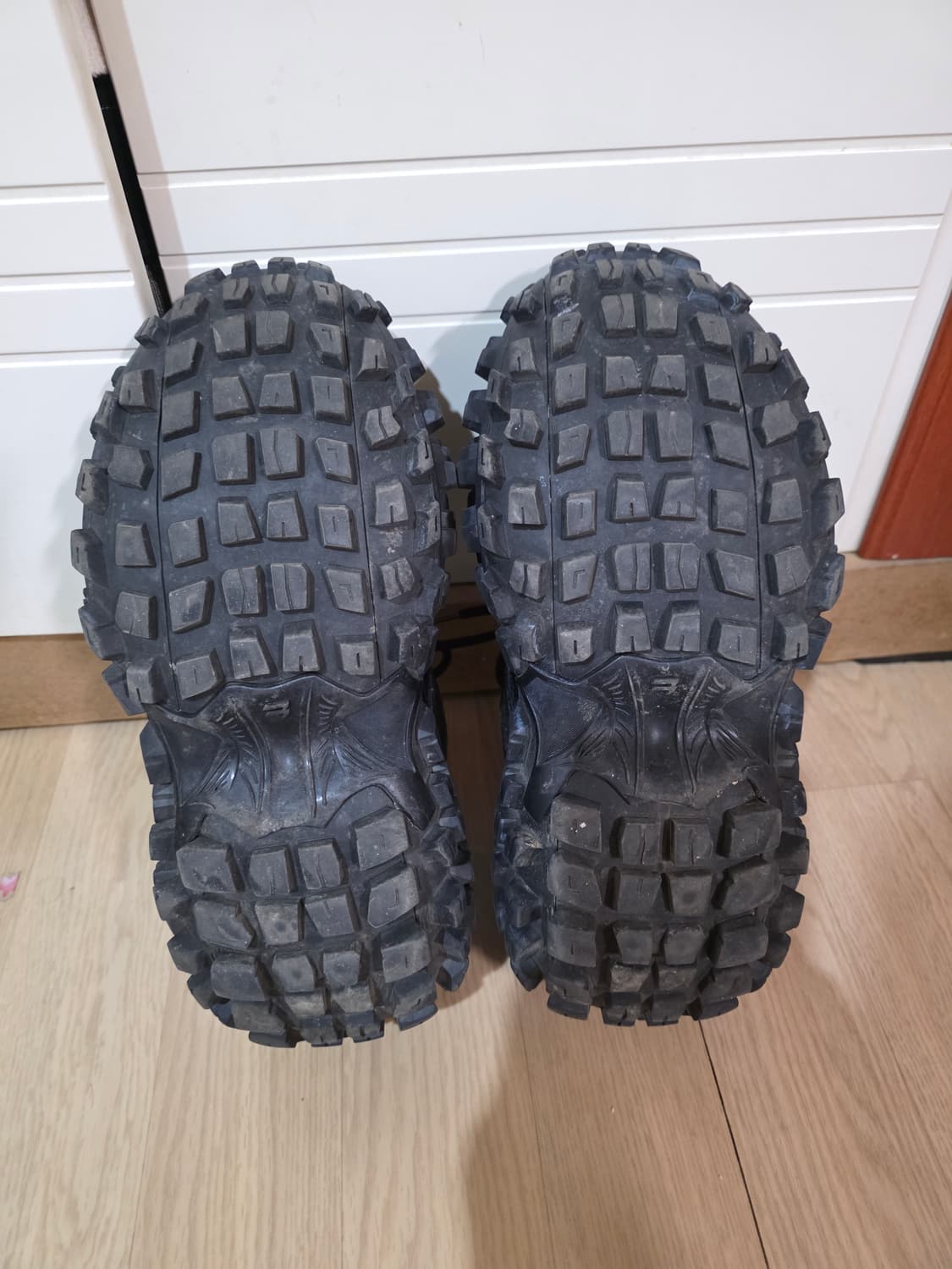 발렌시아가 디펜더42 상품이미지5