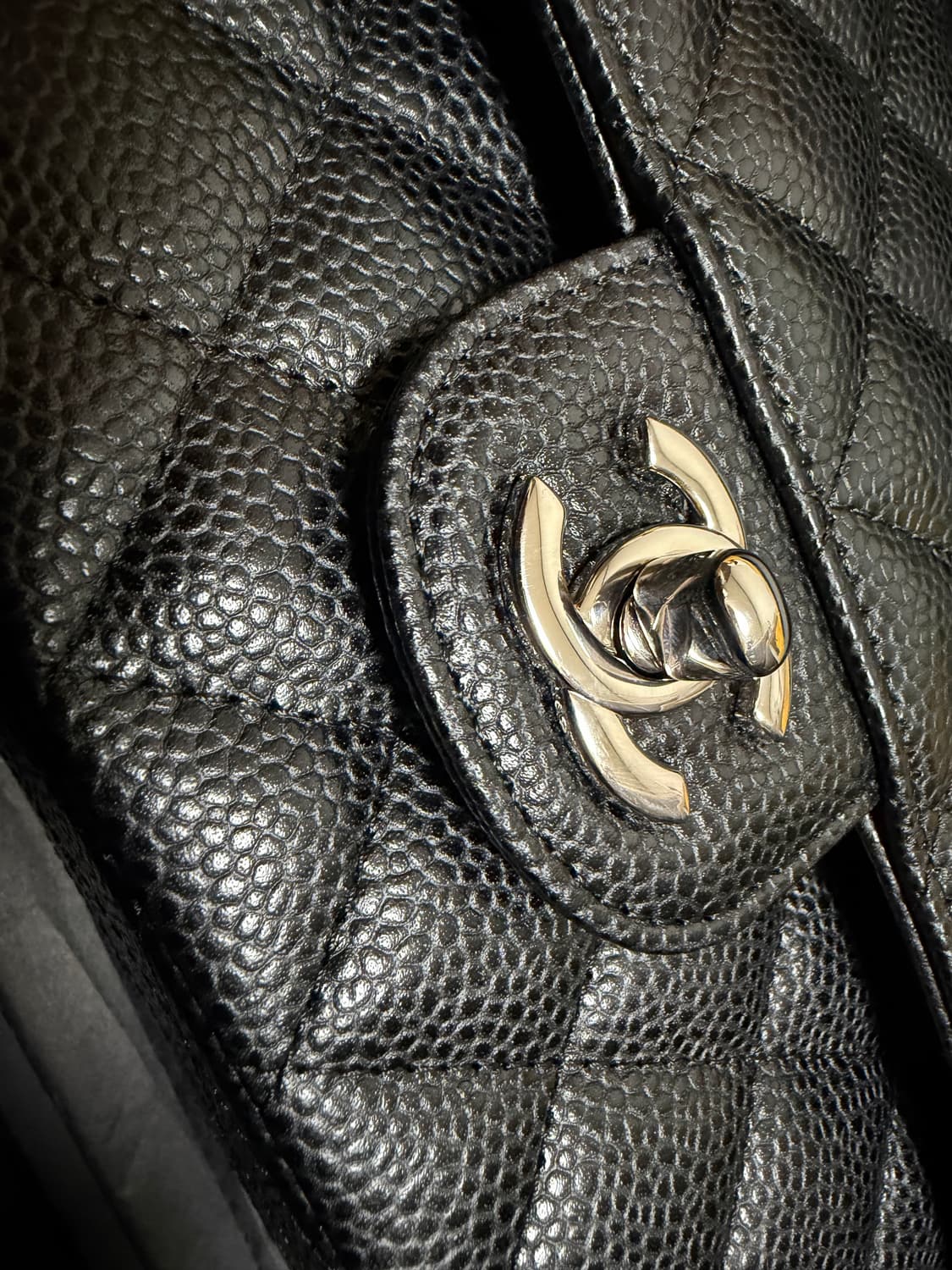 샤넬 클래식 미듐 블랙 은장 내장칩 상품이미지3