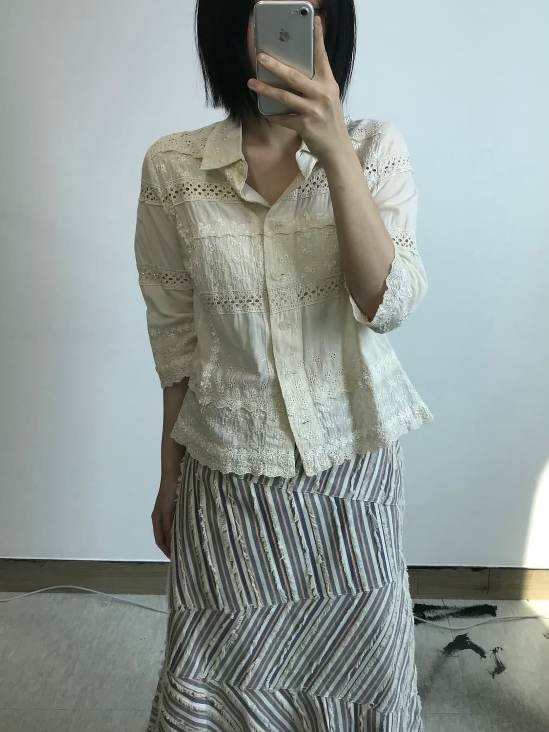 빈티지 펀칭 블라우스 상품이미지1