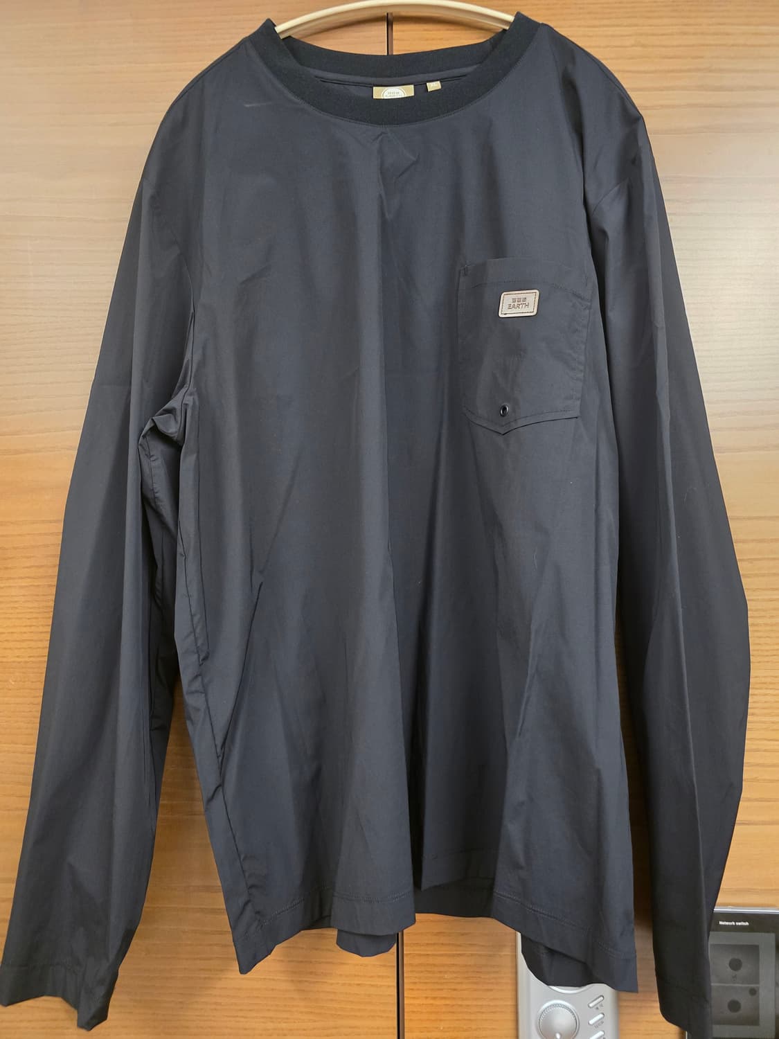 비비씨어스 심플 우븐 포켓 롱슬리브 블랙 상품이미지1