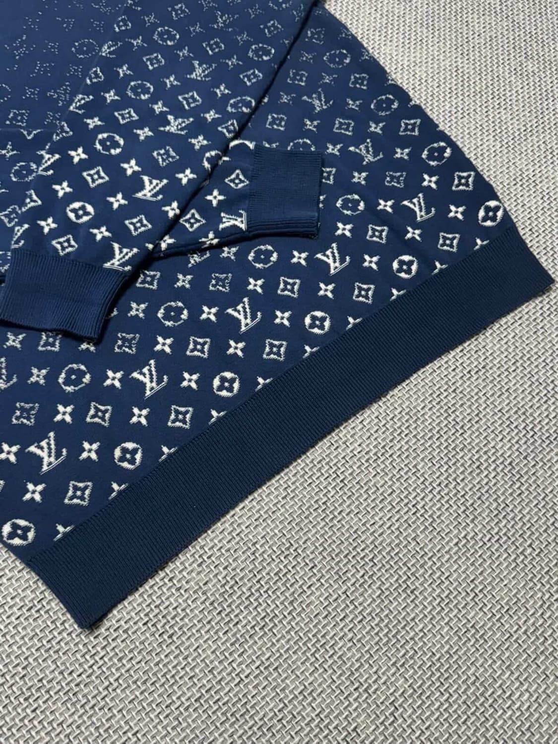 루이비통 그리디언트 모노그램 니트 상품이미지3