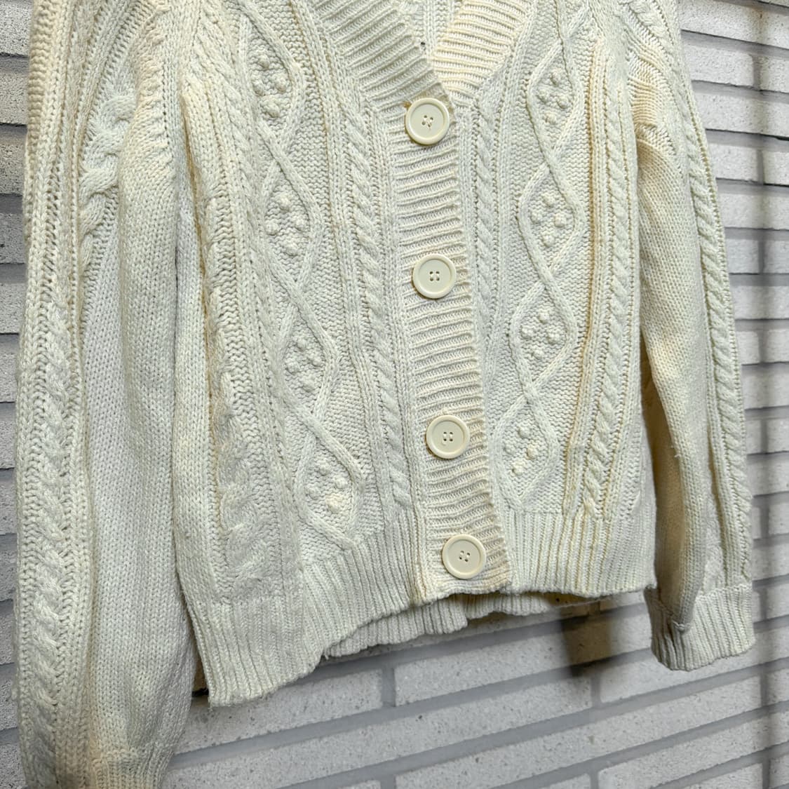 빅버튼 아란 니트가디건 케이블 패턴 볼륨 디테일 상품이미지5