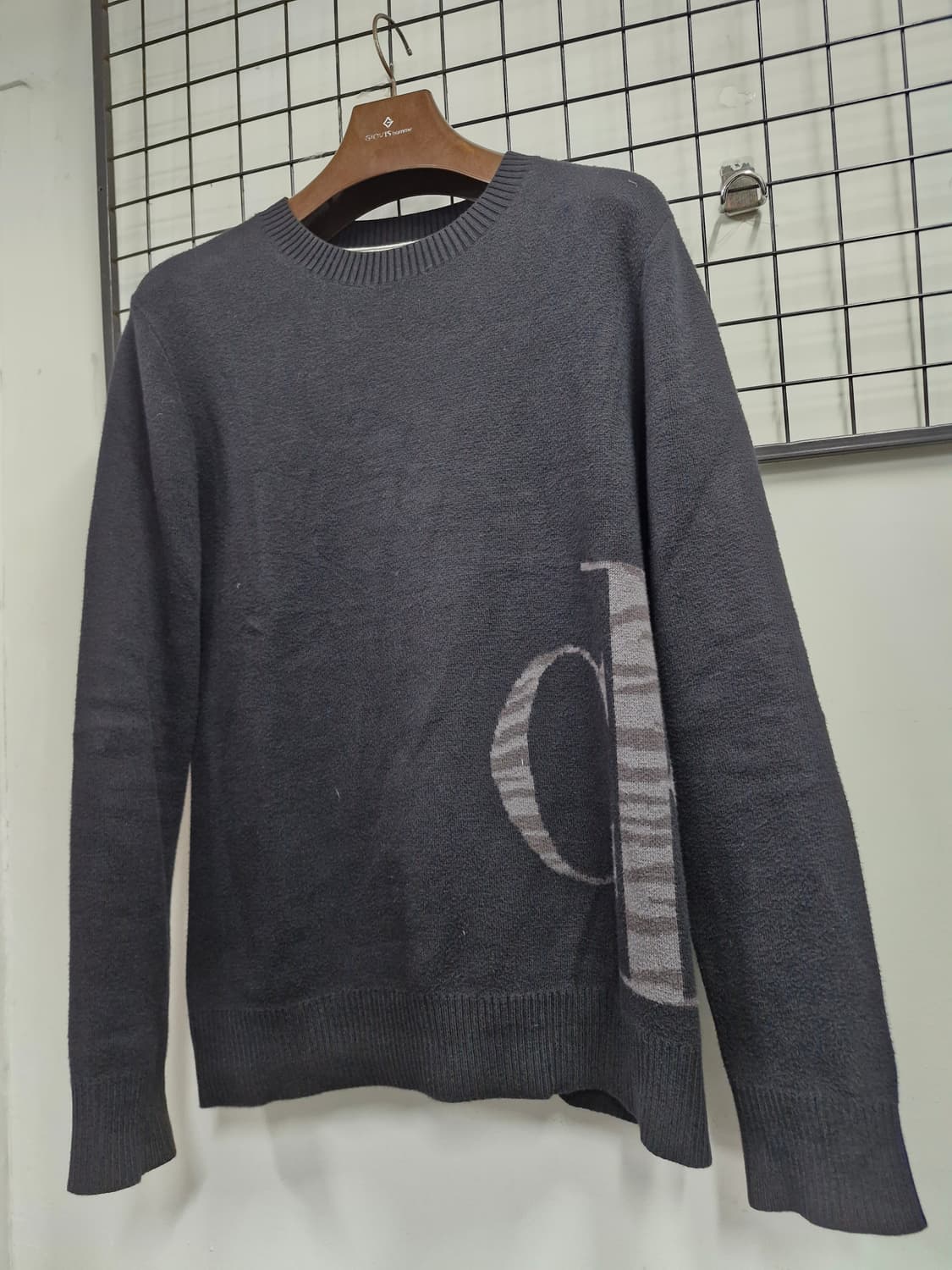 95M 캘빈클라인진 CK 로고 블랙 니트. 상품이미지3