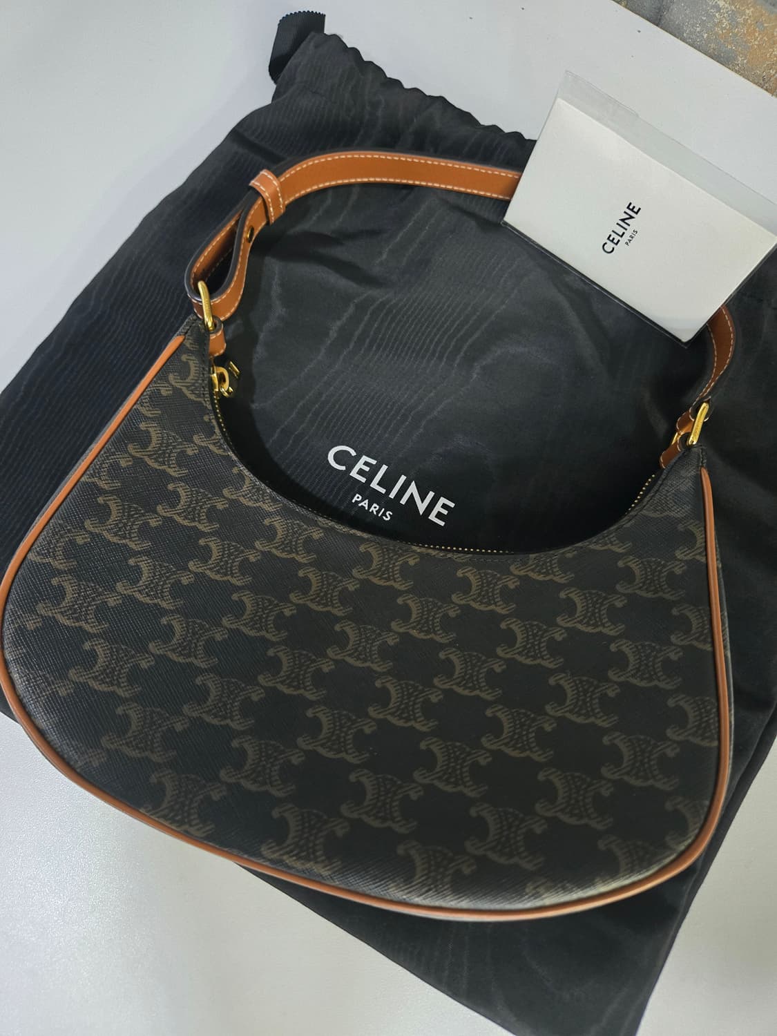 셀린느 아바백 미듐 상품이미지1