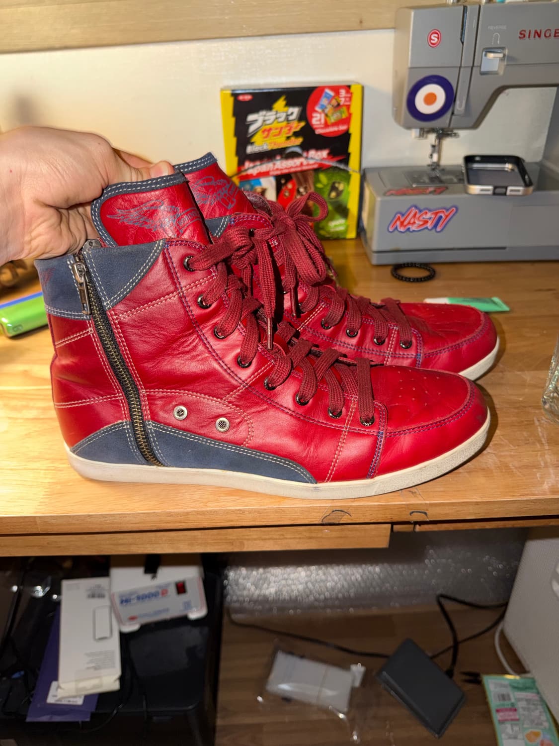 로빈스진 레드 레더하이탑 상품이미지1