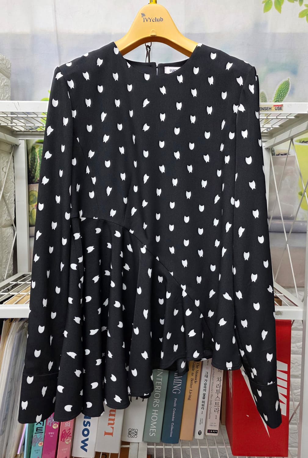 럭키슈에뜨 블라우스 55 언발란스 플레어 블라우스 WM31  상품이미지1