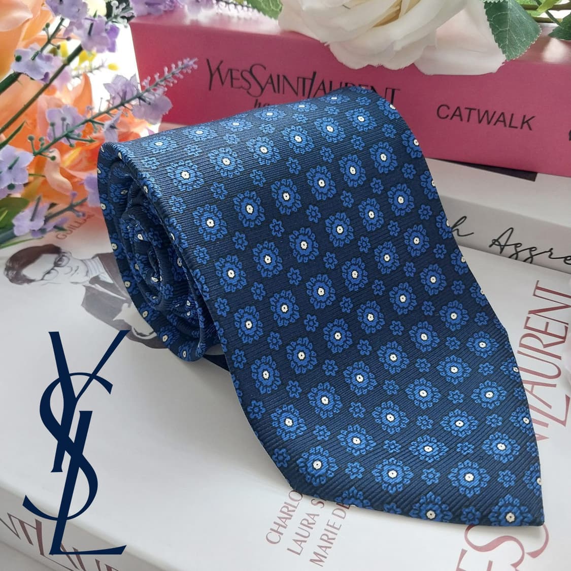 입생로랑 실크 블루 플라워 자카드 넥타이 9.9cm A+등급 K1323
 상품이미지1