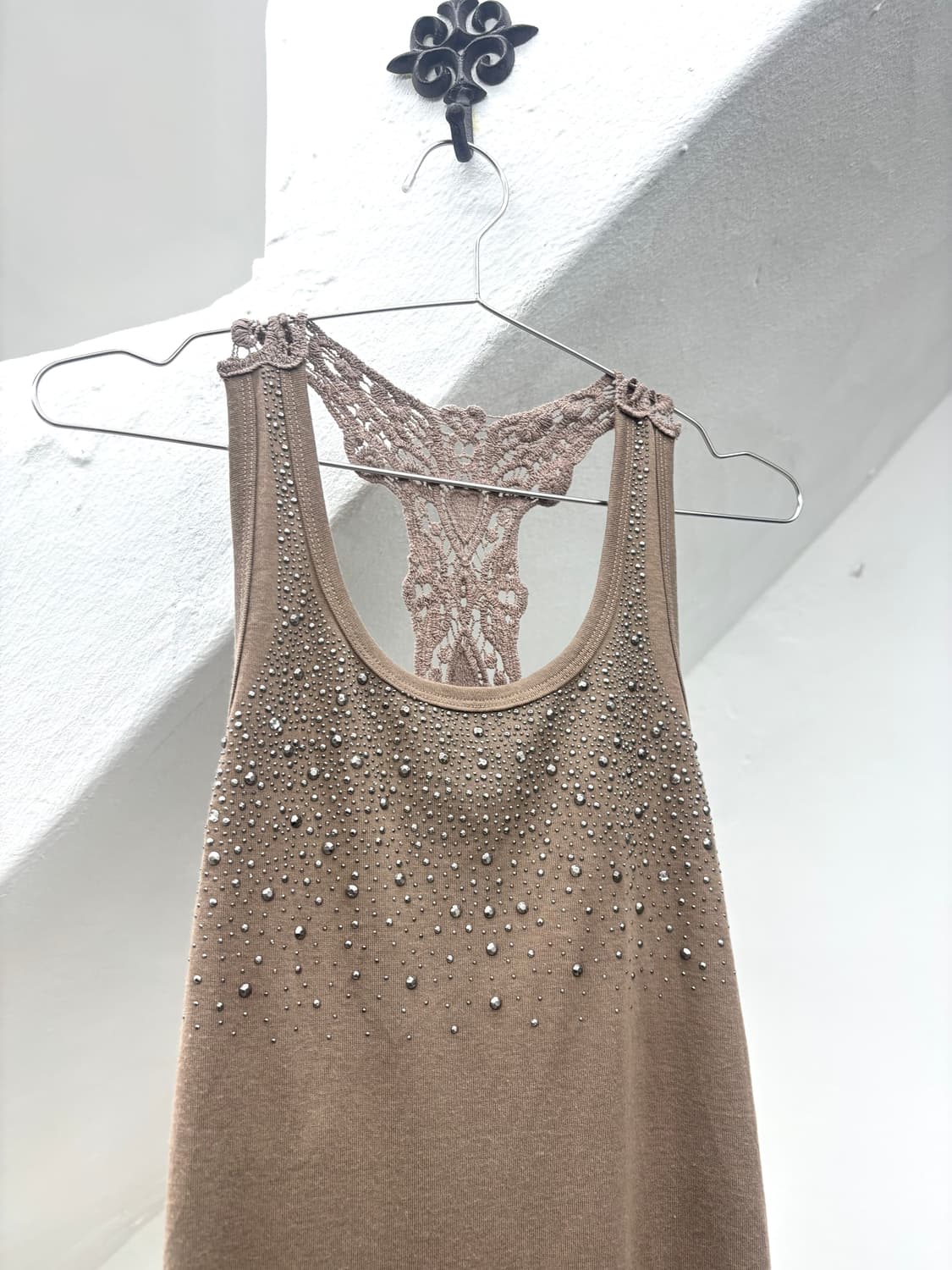 Light brown stud sleeveless   상품이미지4