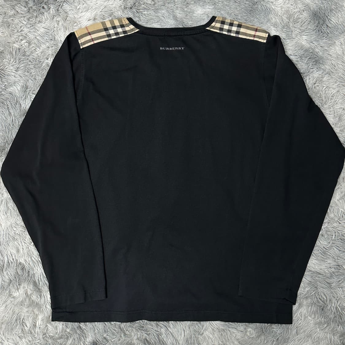 버버리 체크숄더 블랙 롱슬리브 XL 상품이미지4