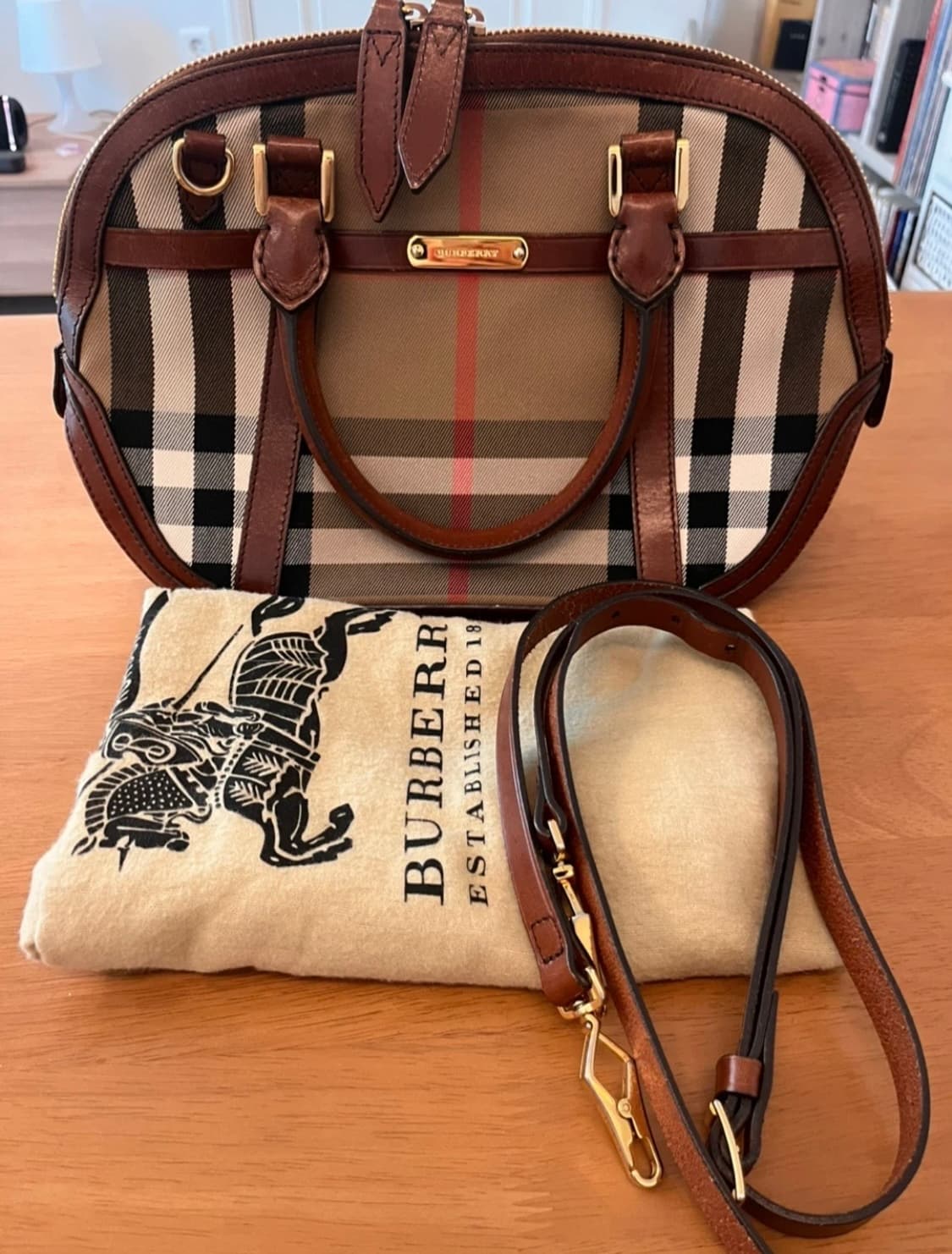 Burberry 버버리 클래식 체크 볼링백 상품이미지1