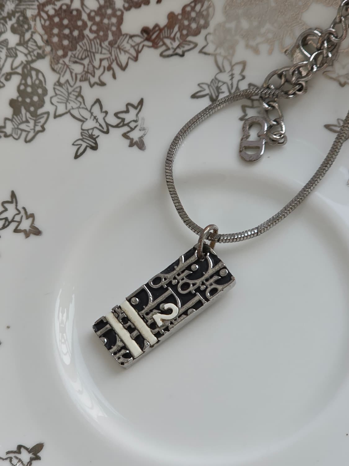 디올 은장 블랙실버 트로터 dior 로고플레이트 목걸이 상품이미지1