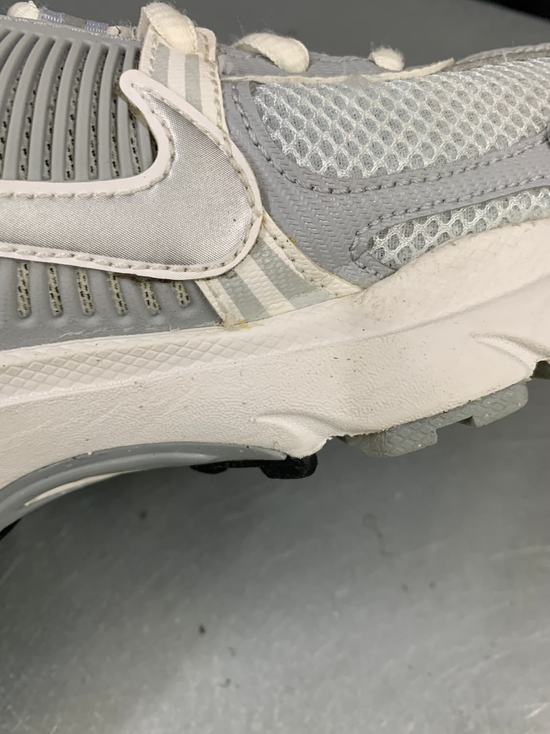 나이키 보메로 5 실버 235 상품이미지6