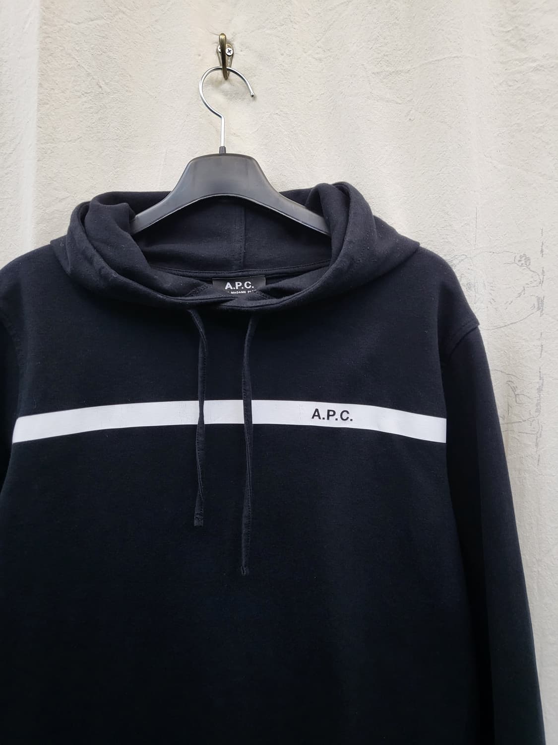 A.P.C 아페쎄 스몰로고 블랙 후드티 상품이미지3