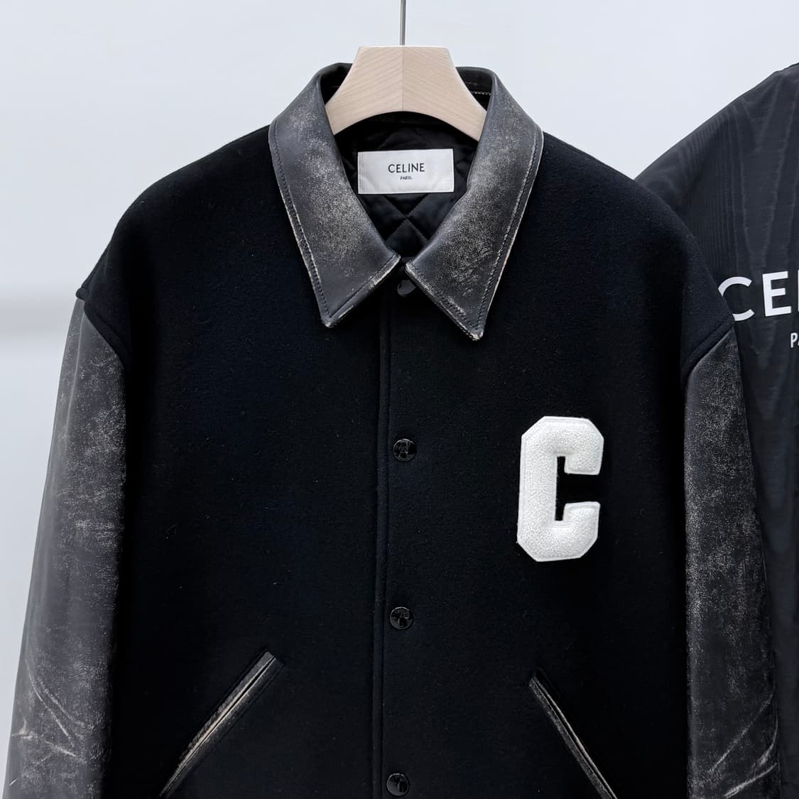 [S+급/54] 25FW 셀린느 C 로고 테디 바시티 자켓 블랙 상품이미지3