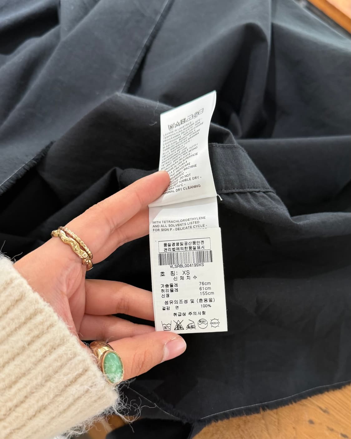 비비안웨스트우드 블랙 브이넥 언발란스 드레이프 백리본 탑  상품이미지9