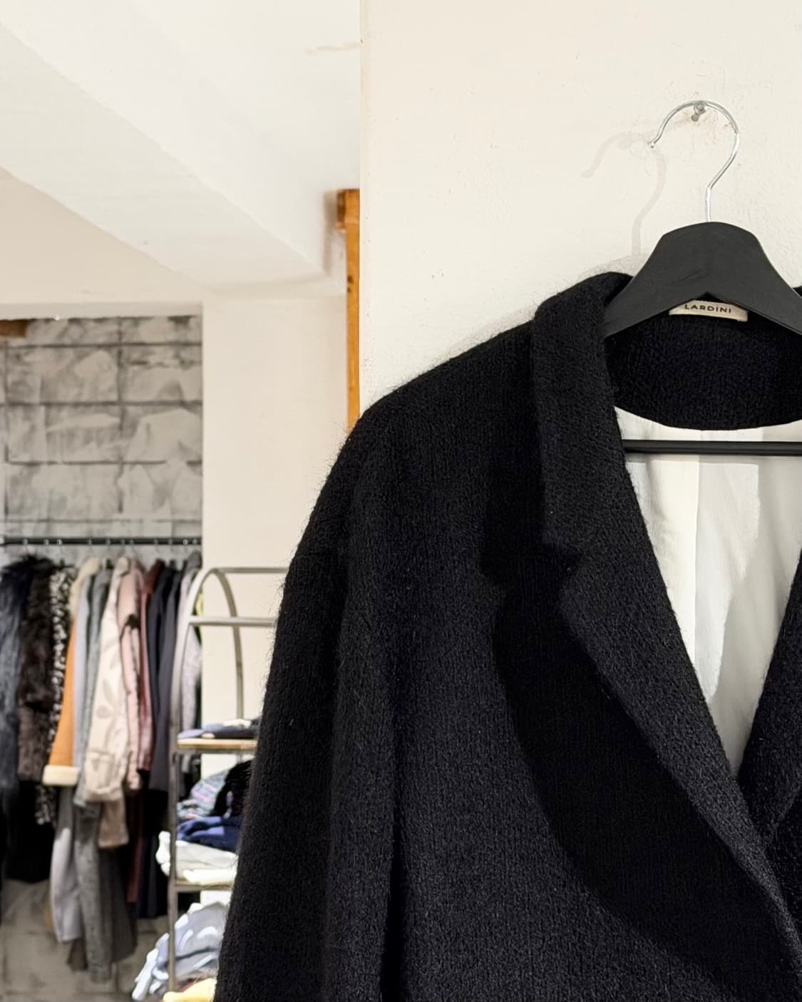 라르디니 블랙 시그니처 플라워 브로치 부클레 코트 상품이미지2