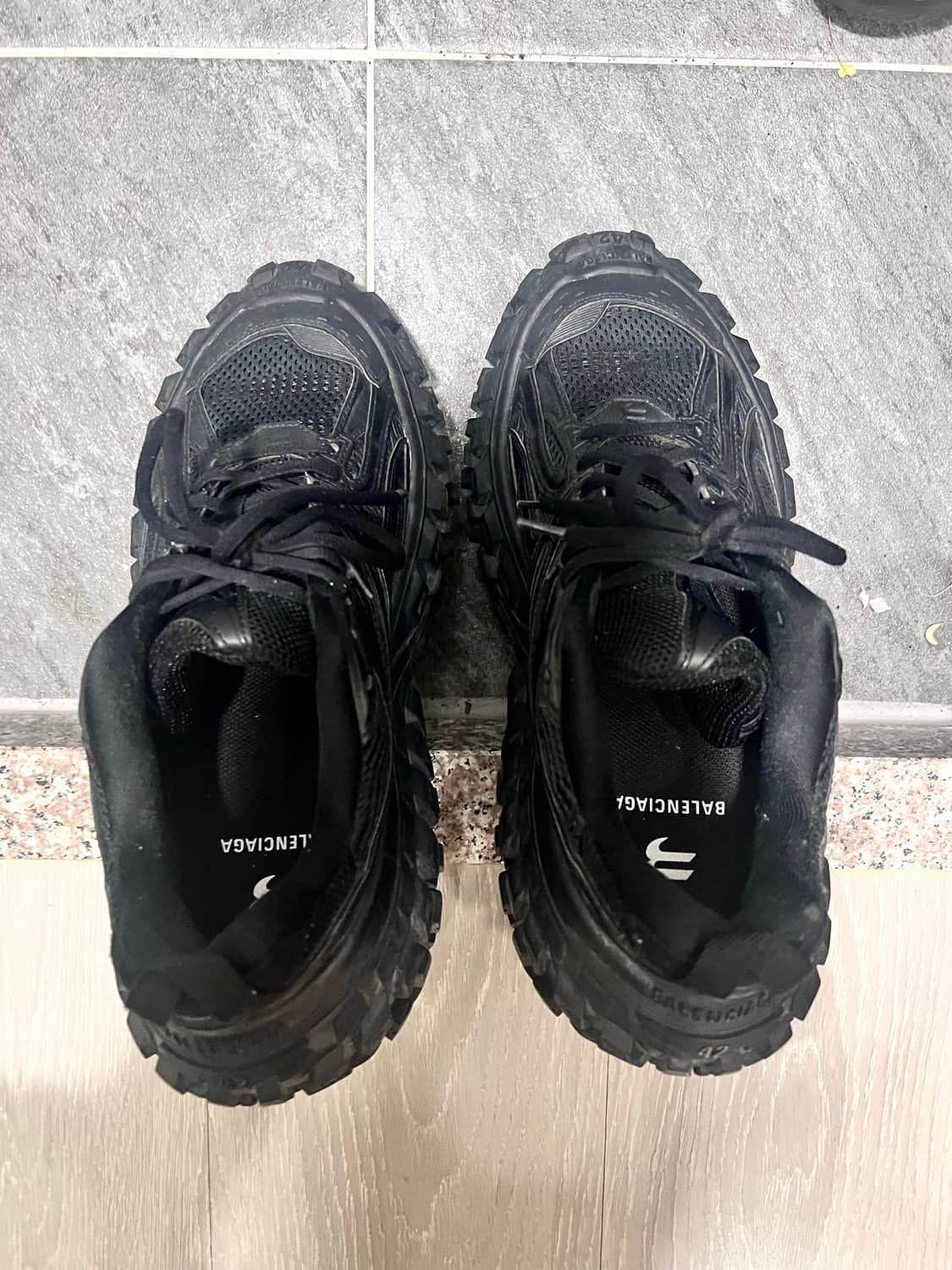 발렌시아가 디펜더 42 상품이미지1