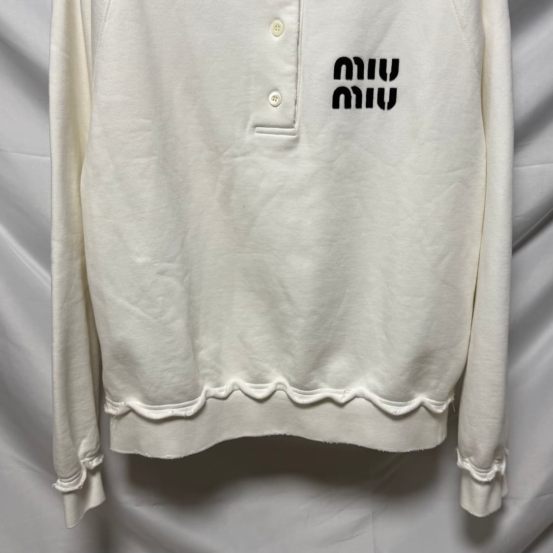 [S+급/오버핏S] 미우미우 코튼 폴로 스웨트 셔츠 긴팔 카라티 상품이미지3