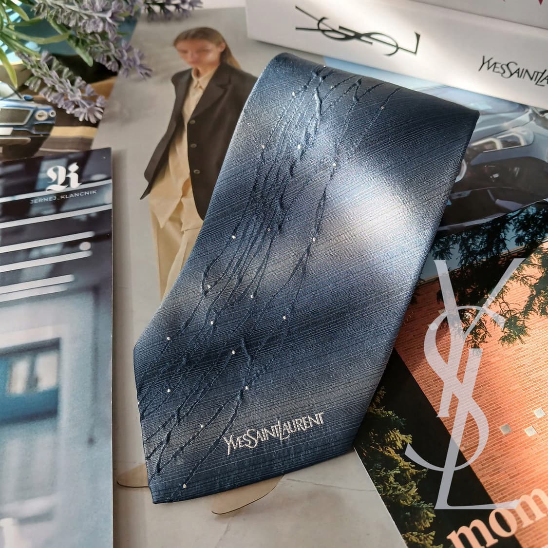 입생로랑 실크 블루 자카드 넥타이 9.5cm A등급 A19526
 상품이미지1