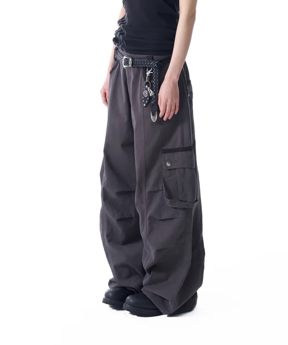 Knee Pin-tuck Contrast Cargo Pants 다크그레이 상품이미지1