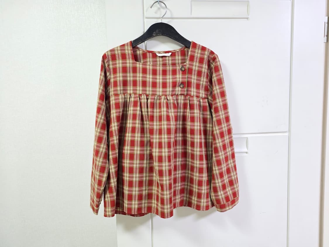 피그먼트 컬러이쁜 스퀘어넥 이색 스판  블라우스 여성 F
 상품이미지1