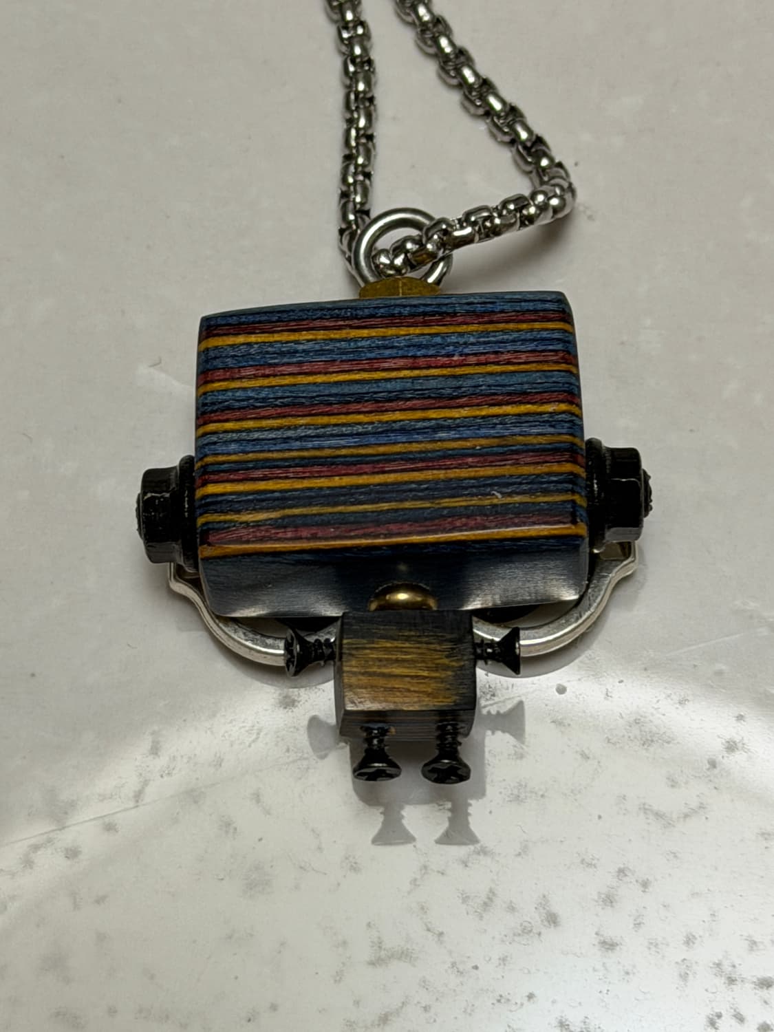 로봇 모양의 수제 나무 목걸이 상품이미지3