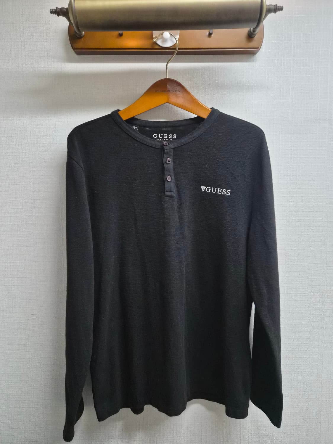 XL) 게스 헨리넥 긴팔 티셔츠 팝니다 상품이미지1