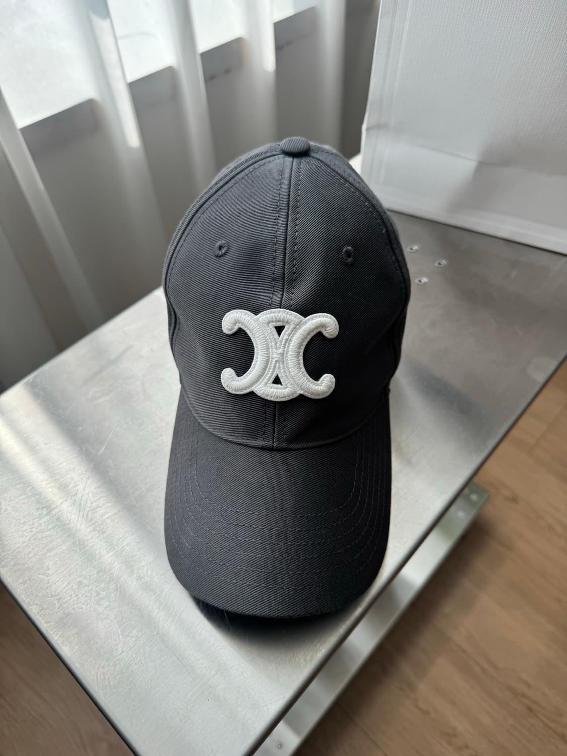 셀린느 트리옹프 베이스볼캡 그레이 L사이즈 / 2회착용 / 풀구성 상품이미지1