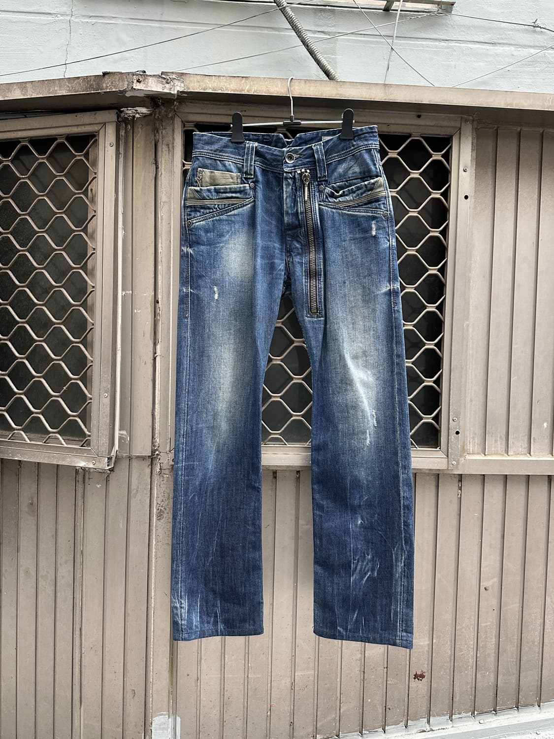 Leather detail zipper denim pants  상품이미지2