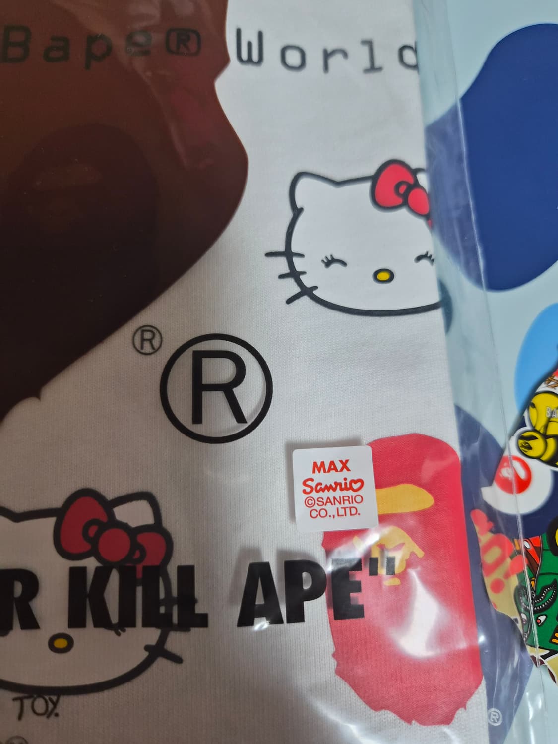 베이프 정품 S 산리오 콜라보 헬로 키티 티 상품이미지5